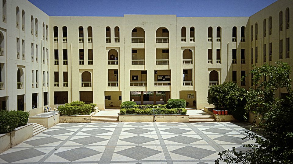 بروفيسور موسى طه : ضرورة إنشاء مراكز متخصصة لدراسات السلام والمصالحة الوطنية بجامعة إفريقيا العالمية، تُعنى بالبحث العلمي، وبناء القدرات، وتقديم الدراسات والاستشارات ذات الصلة ببناء السلام والتعايش السلمي.